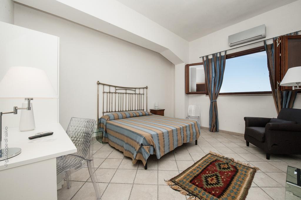 Casale Belvedere Vista Mare Валдериче Стая снимка